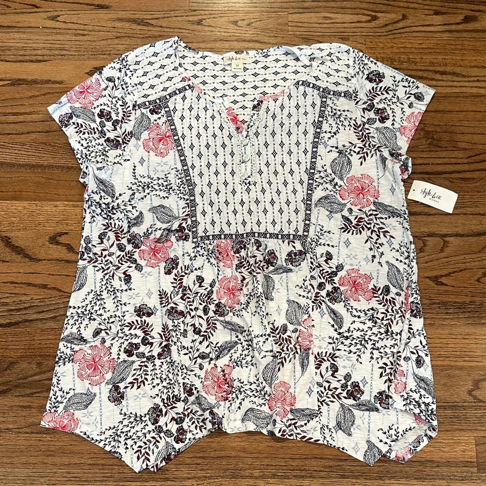 NWT- women’s Style & Co short sleeve top. Size 2X